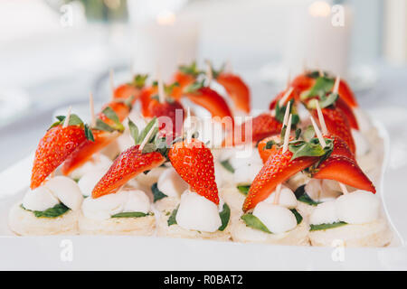 Dessert mit Erdbeeren Stockfoto