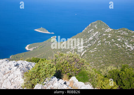 Kroatien - Die Landschaft und die Küste der Halbinsel Peliesac in der Nähe von Zuliana von Sveti Ivan Peak. Stockfoto