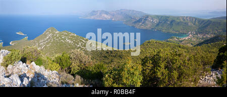 Kroatien - Die panoramatic Landschaft und an der Küste der Halbinsel Peliesac in der Nähe von Zuliana von Sveti Ivan Peak. Stockfoto