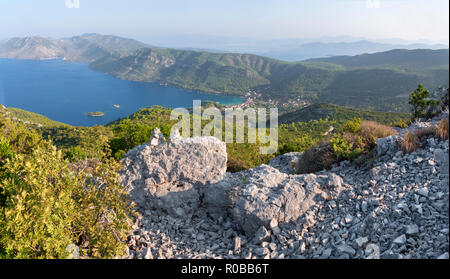 Kroatien - Die panoramatic Landschaft und an der Küste der Halbinsel Peliesac in der Nähe von Zuliana von Sveti Ivan Peak. Stockfoto