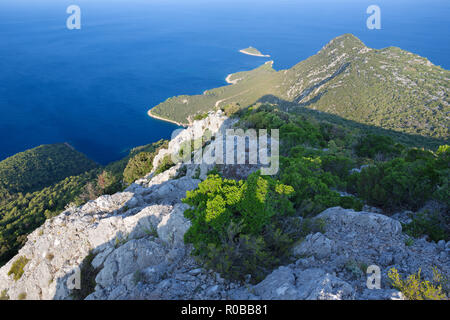 Kroatien - Die Landschaft und die Küste der Halbinsel Peliesac in der Nähe von Zuliana von Sveti Ivan Peak. Stockfoto