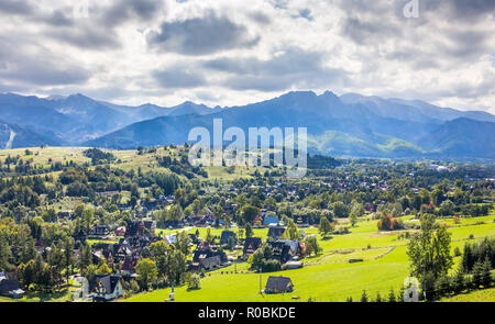 Sommer Panorama der Tatra und den Berg Giewont, Umgebung von Zakopane Stadt, im südlichen Polen Stockfoto