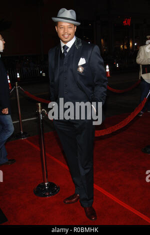 Terence Howard - der Iron Man Premiere auf der Chinese Theatre in Los Angeles. in voller Länge Augenkontakt smileHowardTerence 78 Red Carpet Event, Vertikal, USA, Filmindustrie, Prominente, Fotografie, Bestof, Kunst, Kultur und Unterhaltung, Topix Prominente Fashion/Vertikal, Besten, Event in Hollywood Leben - Kalifornien, Roter Teppich und backstage, USA, Film, Stars, Film Stars, TV Stars, Musik, Promis, Fotografie, Bestof, Kunst, Kultur und Unterhaltung, Topix, vertikal, eine Person aus dem Jahr 2008, Anfrage tsuni@Gamma-USA.com Mode - Volle Länge Stockfoto