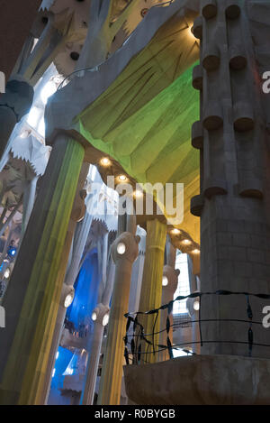 Aufwändige Konstruktion des inneren der Sagrada Familia, Barcelona, Spanien Stockfoto