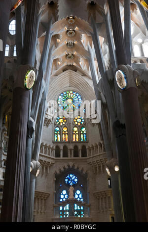 Aufwändige Konstruktion des inneren der Sagrada Familia, Barcelona, Spanien Stockfoto