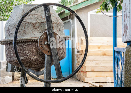 Betonmischer Maschine auf der Baustelle. Stockfoto