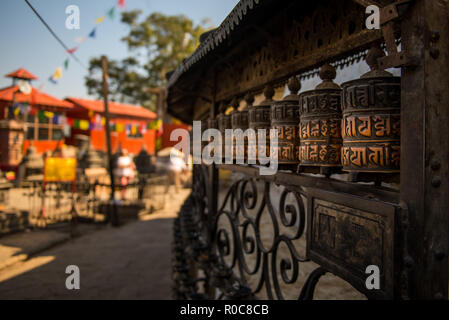 Gebetsmühlen, swayambunath oder Monkey Tempel, Weltkulturerbe der UNESCO, Kathmandu, Nepal, Asien Stockfoto