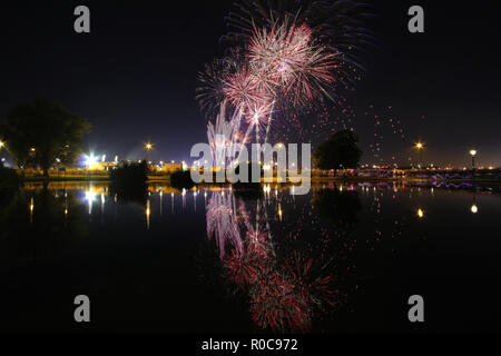 Lagerfeuer nacht Feuerwerk 2018 Stockfoto