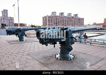 Artillery Kanone auf alten Hafen Clock Tower (Quai de l'Horloge) in Montreal, Quebec, Kanada. Stockfoto