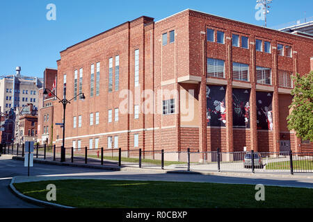 Rotes Backsteingebäude der Mc Gill University Sports camp in Montreal, Quebec, Kanada. Stockfoto