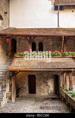 Detail der Verteidigung Wände, Dächer und Türme der mittelalterlichen Burg von Chillon am Genfer See - 13. Stockfoto