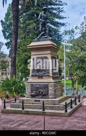 Denkmal Soldat bewacht verletzten Freund Kings Park. Stockfoto