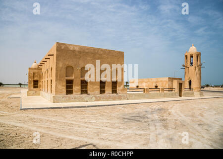 Historische alte Moschee mit Minarett in Al Thakhira Thakhira (Al), Katar, von Coral Rock und Kalkstein erbaut und zementierte mit einem Schlamm Mörtel. Stockfoto