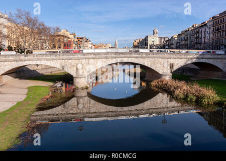 Rio Onyar Ciudad Vieja, der Altstadt mit den bunten Häusern, Girona, Katalonien, Spanien Stockfoto