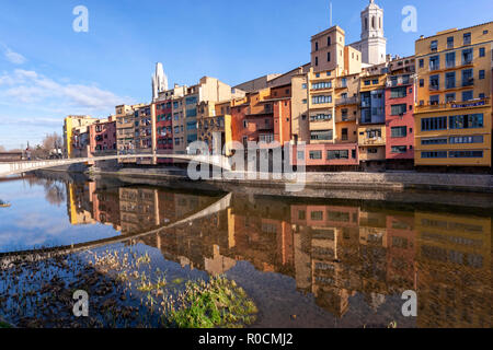 Rio Onyar Ciudad Vieja, der Altstadt mit den bunten Häusern, Girona, Katalonien, Spanien Stockfoto