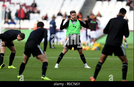 Burnley ist Jeff Hendrick Warm-up vor dem Kick-off in der Premier League Match an der London Stadium, London. PRESS ASSOCIATION Foto. Bild Datum: Samstag, November 3, 2018. Siehe PA-Geschichte Fußball West Ham. Photo Credit: Steven Paston/PA-Kabel. Einschränkungen: EDITORIAL NUR VERWENDEN Keine Verwendung mit nicht autorisierten Audio-, Video-, Daten-, Spielpläne, Verein/liga Logos oder "live" Dienstleistungen. On-line-in-Match mit 120 Bildern beschränkt, kein Video-Emulation. Keine Verwendung in Wetten, Spiele oder einzelne Verein/Liga/player Publikationen. Stockfoto