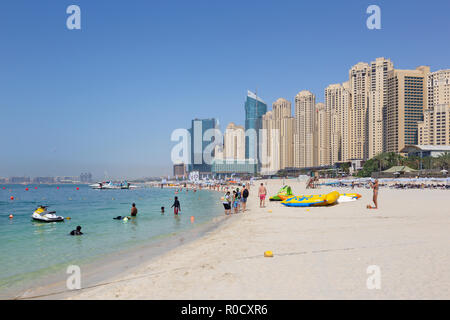Subai - Die Marina Hotels vom Strand. Stockfoto