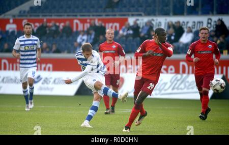 Duisburg, Deutschland. 03 Nov, 2018. firo: 03.11.2018 Fußball, 2. Bundesliga, Saison 2018/2019 MSV Duisburg - SC Paderborn 07 Ahmet Engin (Nr. 9, MSV Duisburg) verlässt | Verwendung der weltweiten Kredit: dpa/Alamy leben Nachrichten Stockfoto