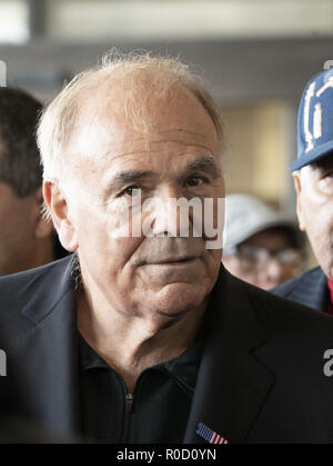 Cheltenham, Pennsylvania, USA. 3. November, 2018. Der ehemalige Gouverneur von Pennsylvania, ED Rendell, an der sich die Abstimmung Rallye in einem Einkaufszentrum in Cheltenham Pennsylvania Kredit statt: Ricky Fitchett/ZUMA Draht/Alamy leben Nachrichten Stockfoto