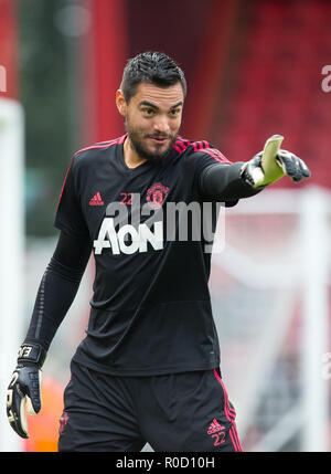 Bournemouth, UK. 03 Nov, 2018. Torwart Sergio Romero von Man Utd pre Match beim Premier League Spiel zwischen London und Manchester United am Goldsands Stadion, Bournemouth, England am 3. November 2018. Foto von Andy Rowland. (Foto darf nur für Zeitung und/oder Zeitschrift redaktionelle Zwecke. www.football-dataco.com) Credit: Andrew Rowland/Alamy leben Nachrichten Stockfoto