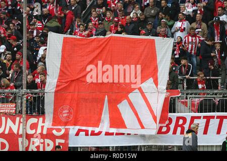 München, Deutschland. 03 Nov, 2018. firo: 03.11.2018, Fußball, 1.Bundesliga, Saison 2018/2019, FC Bayern München - SC Freiburg, FC Bayern München, München, Lüfter, Banner, Transparente | Verwendung der weltweiten Kredit: dpa/Alamy leben Nachrichten Stockfoto