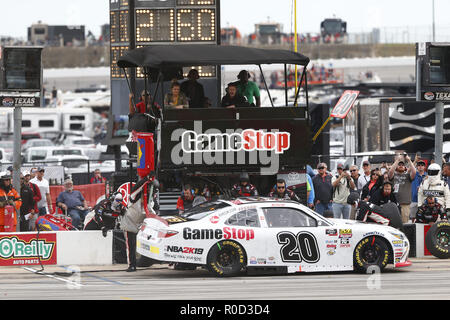 November 3, 2018 - Ft. Worth, Texas, Vereinigte Staaten von Amerika - Christopher Bell (20) kommt unten Grubestraße für Service im O'Reilly Auto Parts Herausforderung an der Texas Motor Speedway in Ft. Worth, Texas. (Bild: © Justin R. Noe Asp Inc/ASP über ZUMA Draht) Stockfoto