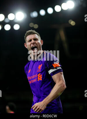 London, Großbritannien. 3. November, 2018. Liverpool ist James Milner feiert nach zählen während der Englischen Premier League Spiel zwischen Arsenal und Liverpool im Emirates Stadium in London, Großbritannien An November 3, 2018. Credit: Han Yan/Xinhua/Alamy leben Nachrichten Stockfoto