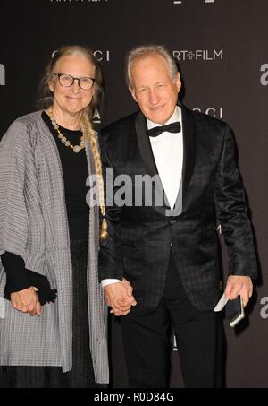 Los Angeles, CA, USA. 3. November, 2018. Michael Mann, Sommer Mann bei der Ankunft für 2018 LACMA Kunst Film Gala, Los Angeles County Museum of Art, Los Angeles, CA 3. November 2018. Credit: Elizabeth Goodenough/Everett Collection/Alamy leben Nachrichten Stockfoto