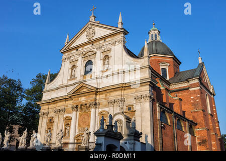 Kirche der Heiligen Petrus und Paulus in der Altstadt von Krakau, Polen, 17. Jahrhundert barocke Fassade. Stockfoto