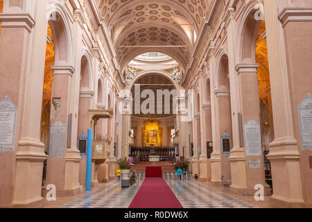 REGGIO EMILIA, Italien - 12. April 2018: Das kirchenschiff von Dom - Dom. Stockfoto