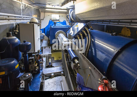 Achse und Generator im Gehäuse einer Windenergieanlage Stockfoto