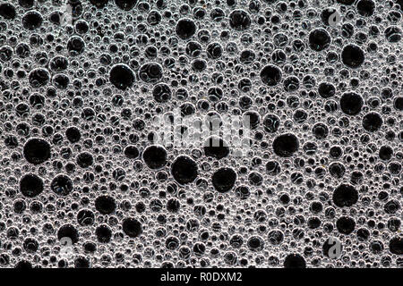 Hintergrund der Seifenblasen auf Wasserstand Stockfoto