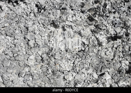 Haufen Asche als Reste von verbrannten Brennholz Stockfoto