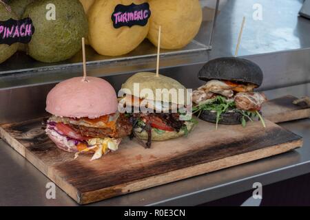 Gourmet Burger im Sandringham Street Festival angezeigt Stockfoto