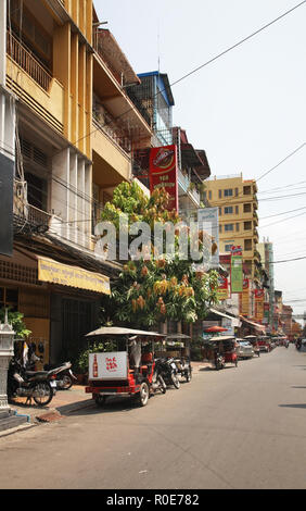 Typische Straße in Phnom Penh. Kambodscha Stockfoto