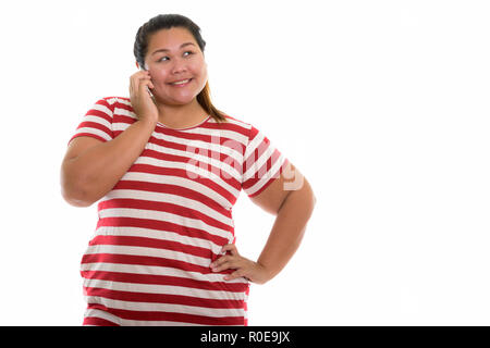 Studio shot der Jungen gerne Fett asiatische Frau lächelnd und Denken Stockfoto