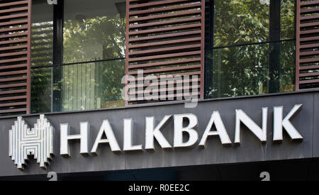 Filiale signage Eines der ältesten Banken in der Türkei im Besitz des Staates. Das Bild in Kadiköy Bezirk von Istanbul erfasst. Stockfoto