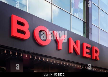Store signage eines der größten Kaufhäuser in der Türkei. Das Bild ist fixiert auf Bagdad Avenue der Stadtteil Kadiköy auf der asiatischen Seite von I Stockfoto