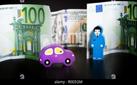 Spielzeugauto, Dollar und Euro auf Schwarz. Fokus auf den Menschen Stockfoto