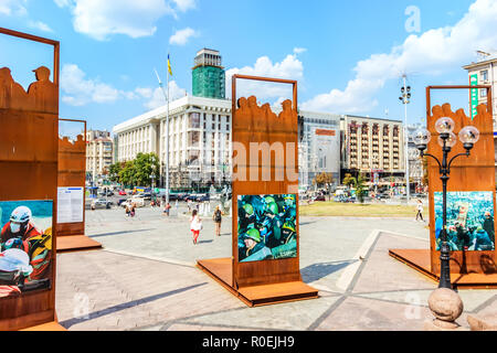 Kiew, Ukraine - 15. August 2018: Maidan Installationen zu Ehren von Menschen während Euromaidan getötet Stockfoto