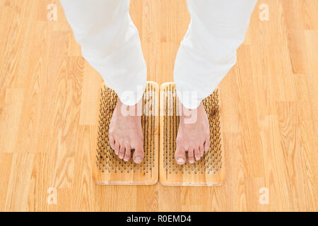 Behandlung Massage auf die Nägel Stockfoto