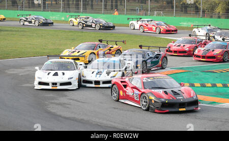 Monza, Italien. 4 Nov, 2018. Racers konkurrieren im Finale Mondiale Coppa Shell bin in Monza Eni Rennstrecke in Monza, Italien an November 4, 2018. Credit: Cheng Tingting/Xinhua/Alamy leben Nachrichten Stockfoto