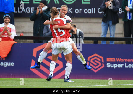 Borehamwood, London, UK. 4. November 2018. Arsenal feiern das erste Tor des Spiels in der zweiten Hälfte. Peter Lopeman/Alamy leben Nachrichten Stockfoto