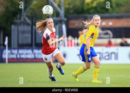 Borehamwood, London, UK. 4. November 2018. Von Arsenal Lia Walti nimmt Birmingham Schofield überrascht. Peter Lopeman/Alamy leben Nachrichten Stockfoto