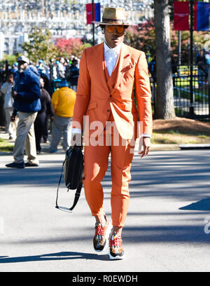 Charlotte, North Carolina, USA. 4 Nov, 2018. Carolina Panthers quarterback CAM NEWTON (1) Ankunft in der Bank von Amerika Stadium Sonntag Morgen vor der Tampa Bay Buccaneers vs Carolina Panthers football Spiel. Credit: Ed Clemente/ZUMA Draht/Alamy leben Nachrichten Stockfoto