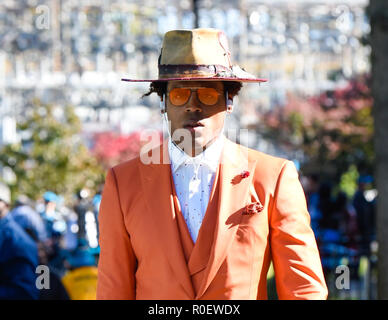 Charlotte, North Carolina, USA. 4 Nov, 2018. Carolina Panthers quarterback CAM NEWTON (1) Ankunft in der Bank von Amerika Stadium Sonntag Morgen vor der Tampa Bay Buccaneers vs Carolina Panthers football Spiel. Credit: Ed Clemente/ZUMA Draht/Alamy leben Nachrichten Stockfoto