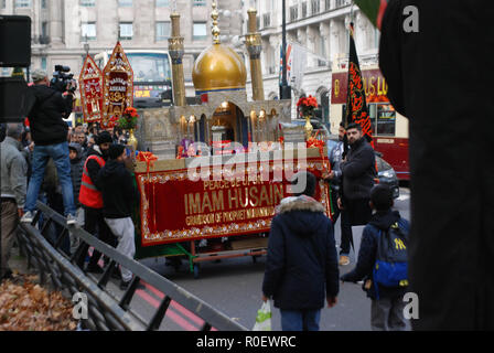 London, Großbritannien. 4. Nov 2018. Arba'een, Kritik an den Medien blackout iranischen Medien, der Beamten, der religiösen Persönlichkeiten und Bürger haben die westlichen Medien für das Ignorieren der Wallfahrt trotz seines großen Umfangs und seiner geopolitischen und kulturellen Bedeutung kritisiert. Obwohl es sogar größer als die Hadsch, die wichtigste muslimische Pilgerreise nach Mekka, Arbaeen Wallfahrt weitgehend unbekannt in der Welt. Credit: Philip Robins/Alamy leben Nachrichten Stockfoto