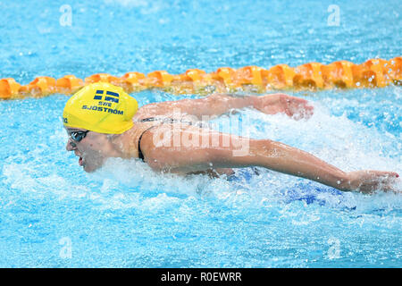 Peking, China. 4 Nov, 2018. Sarah Sjostrom Schweden konkurriert während der Frauen 100 m Schmetterling Finale bei FINA Swimming World Cup 2018 in Peking, China, November 4, 2018. Credit: Ju Huanzong/Xinhua/Alamy leben Nachrichten Stockfoto