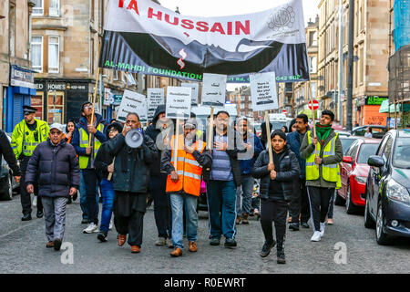 Glasgow, UK. 4. Nov 2018. Mehrere hundert sunnitische und schiitische Muslime zogen durch die Govanhill District von Glasgow die Aufmerksamkeit auf die Ungerechtigkeiten und Gewalt zu bringen, wird derzeit in den Nahen Osten im Namen des Islam verübt werden. Der März war zeitlich mit dem traditionellen islamischen Prozession ABRA'EEN (JULOOS), der seit 61 AH im Islamischen Kalender (10. Oktober 680) nach der Schlacht von Kerbela Credit: Findlay/Alamy Leben Nachrichten beobachtet wurde, übereinzustimmen Stockfoto