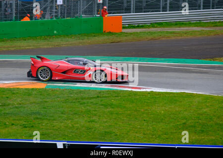 Monza, Italien. 4. Nov 2018. Ferrari World Championship 2018, Finale: FXX Monza Eni Stromkreis Credit: Italienische Landschaften/Alamy leben Nachrichten Stockfoto